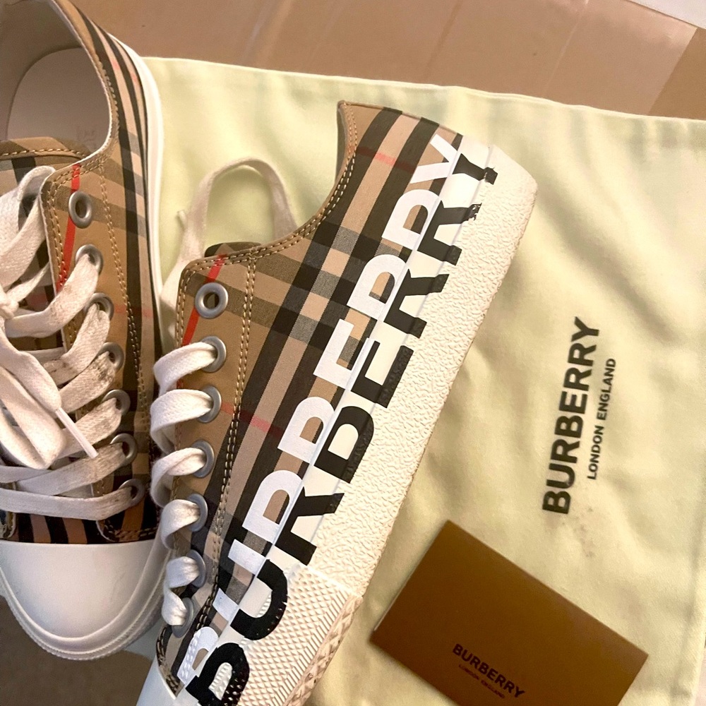 Used Burberry shoes